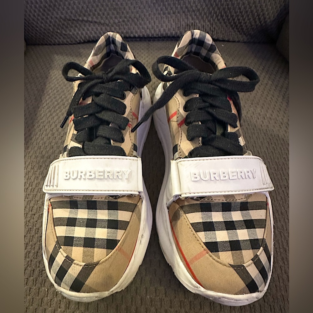 Burberry Regis Sneakers/Trainers